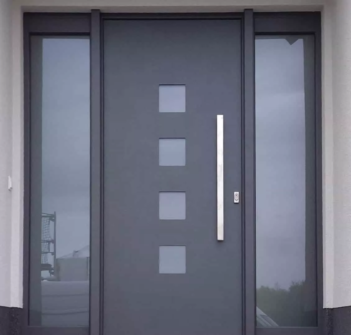 Flügelüberdeckende Haustürfüllung in DB 703