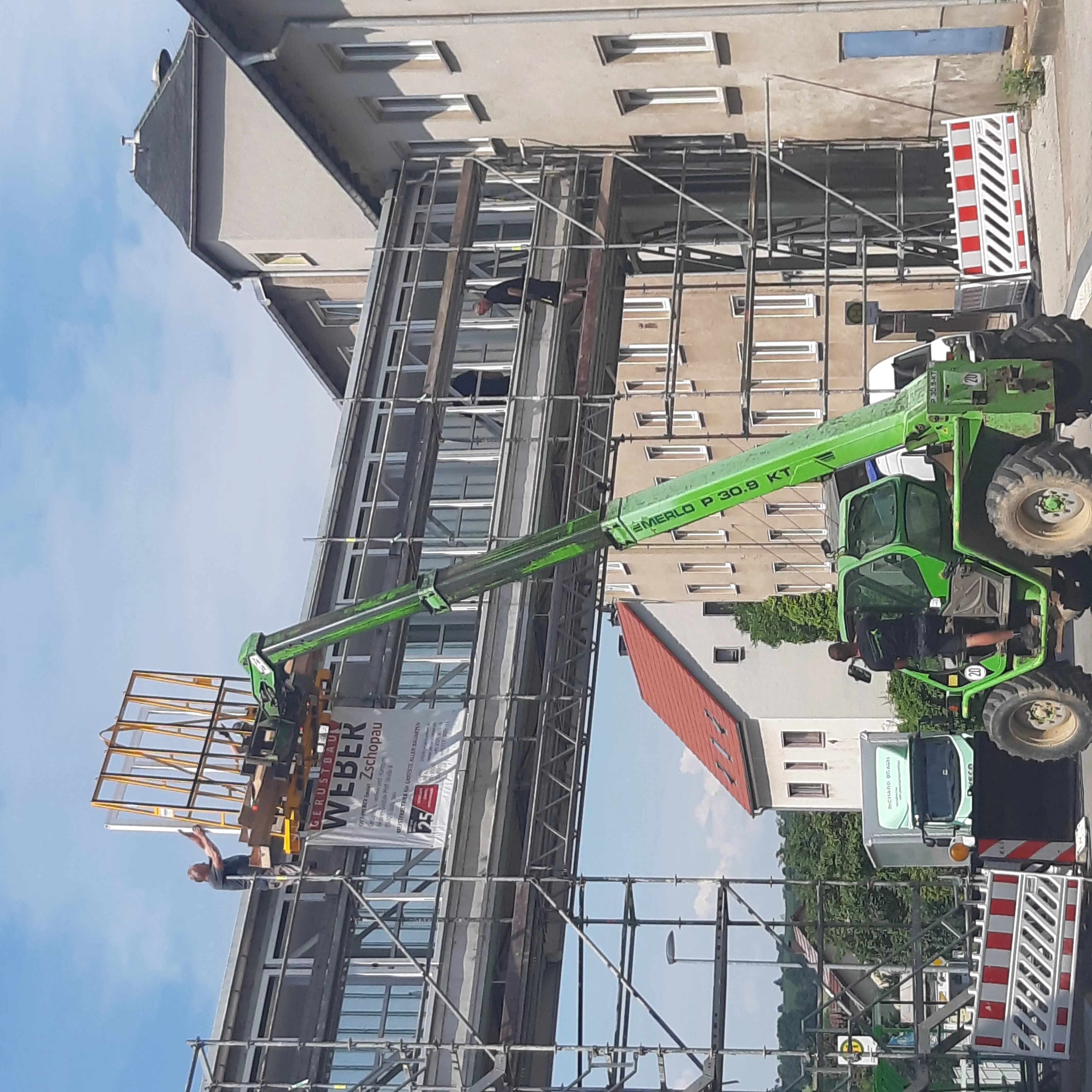 Fenstersanierung der Übergangsbrücke der ratiomat Einbauküchen GmbH in Leubsdorf